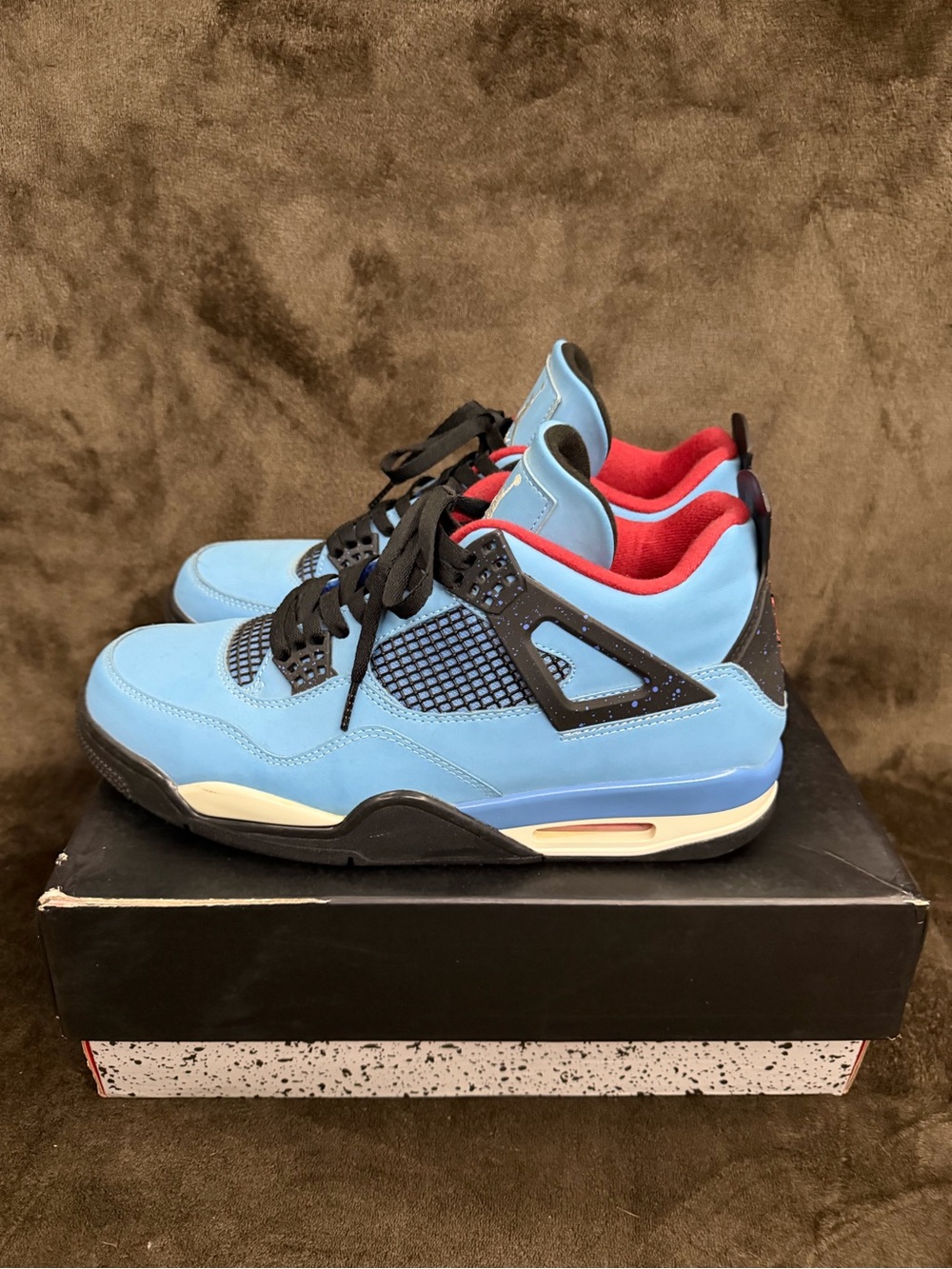 Travis Scott Jordan 4 Retro